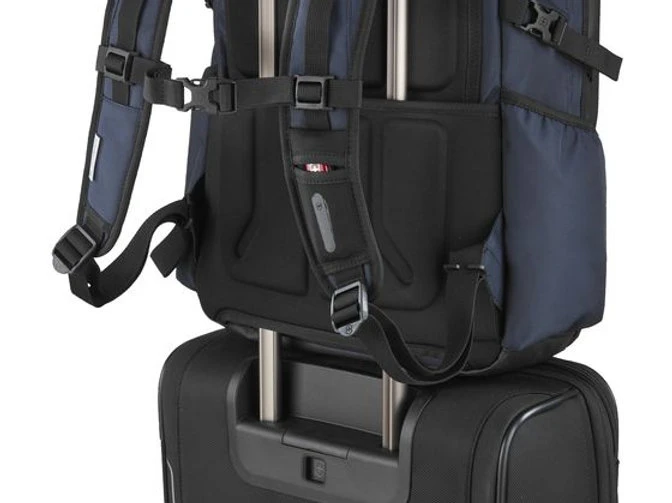 Victorinox Altmont Original Deluxe Laptop Backpack - Image 7